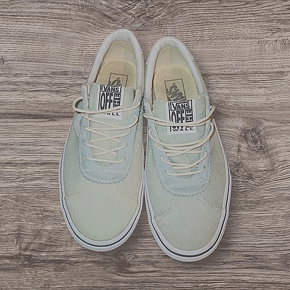 Vans - Picture 3 of 4